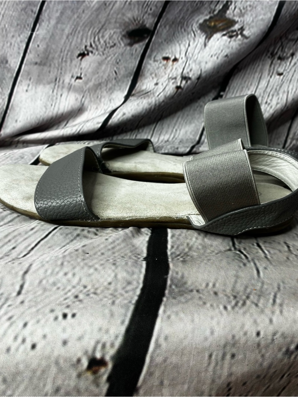 Floopi Minimalist Stone Gray Normcore Gorpcore Athleisure Strappy Sandals Size 6